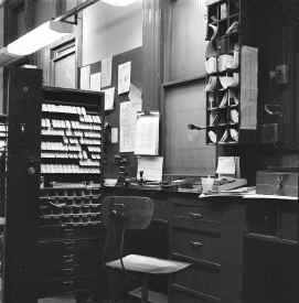 Station-Flatbush_Ave-Bklyn-Ticket_Ofc_Track_Level-06-72_(Keller).jpg (118717 bytes)